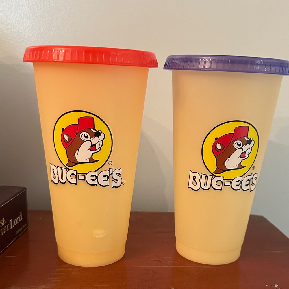 Buc-ee's Color Changing Tumblers with Red and Purple Lids (No Straws)
